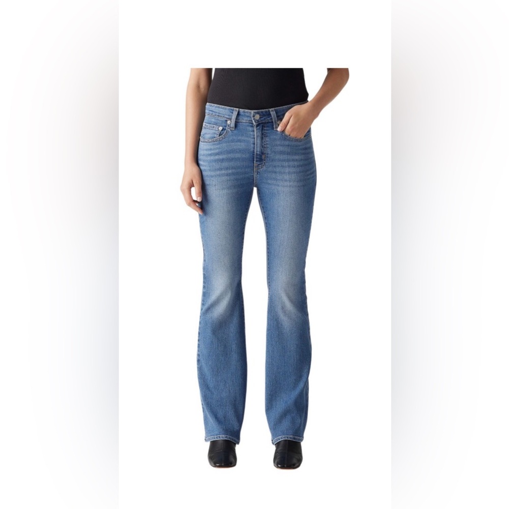 Levi's Women's Flare Jeans in Light Blue